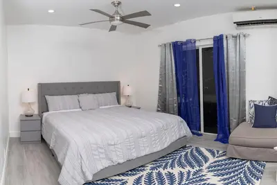 Image de New! KingBed-1AirMattress Suite Near BahaMar! 🥂