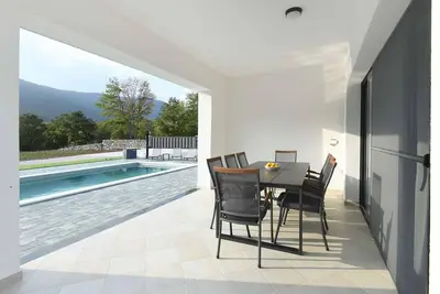 Image de Superbe maison Ă Gracac avec cuisine