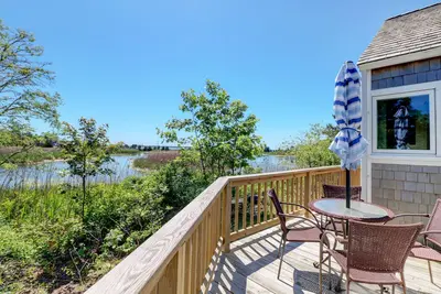 Image de Hyannis Port Cottage with Ocean Views and Access to 3 Beautiful Ocean Beaches!