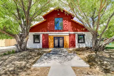 Image de Orangeville Vacation Rental w/ On-Site Creek!