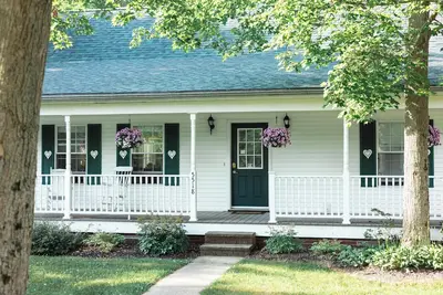 Image de Serene, wooded setting near wineries, covered bridges, Lake Erie, & more!