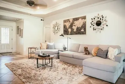 Image de Cozy 4 Br home - Pet friendly