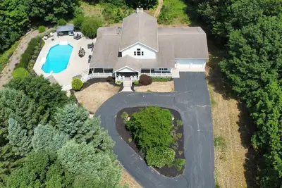 Image de Private heated pool, Atv trails and shooting range on 20 acres