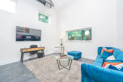 Image de East Downtown Modern Luxury Retreat_