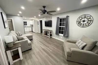 Image de Cottage In The Smokies Newly Renovated Less Than 10 Minutes to Local Attractions