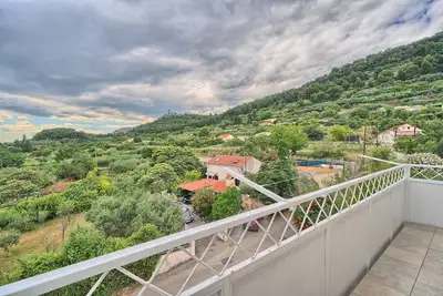 Image de A - luxury apt w big balcony, 4 min walk to beach