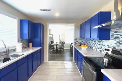 Image de Beautiful renovated home on the hill near the Ms River in historical Natchez. \n\n