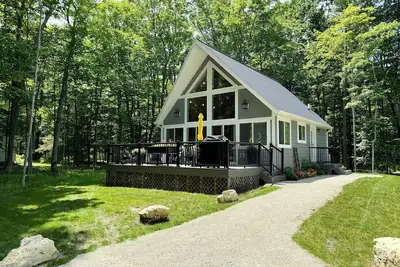 Image de Red Cherry Woods Cottage 🍒  Stylish Baileys Harbor Escape