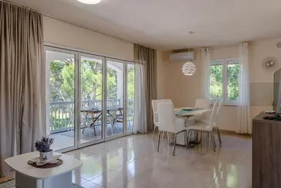 Image de Appartement de trois chambres avec la terrasse et la vue sur le mer l'île de Vir - Kozjak - Vir - Kozjak, Vir (A-21540-c)