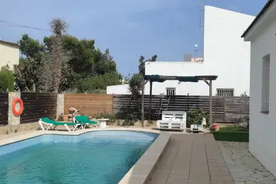 Image de Casa con Piscina Individual