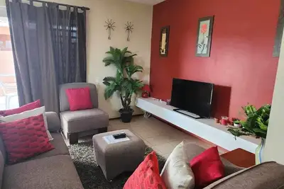 Image de Cozy Vacation Home in quiet area, close to stores, the airport, beaches & more!