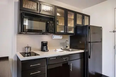 Image de Affordability Meets Comfort! 3 Great Units, Near Leo Burnett Greenspace