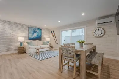 Image de Upscale Lake Michigan Villa: Private Patio & Grill