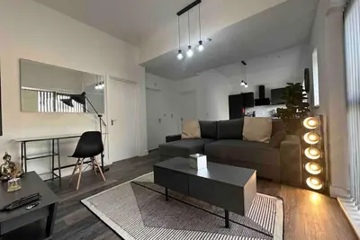 Image de F2 - 175 Newport Road · Premier 2 Bed Apartment with Free Secure Parking
