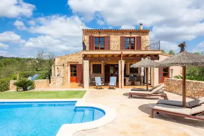 Image de Maison de campagne 'Es Turó De Son Mel' avec vue sur les montagnes, piscine privée et Wi-Fi