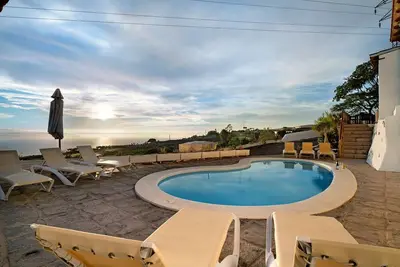Image de Maison de campagne \"Biofinca Las Dulces Casa Medianeros\" avec vue sur la mer, piscine et Wi-Fi