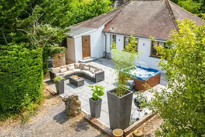 Image de Bramblewood - cosy chic, hot tub, close to beach