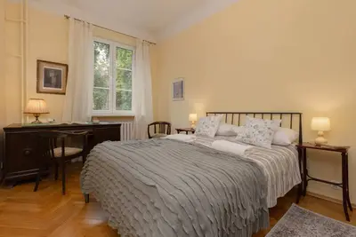 Image de New Town Square 17 | Trendy Apartment | Desk