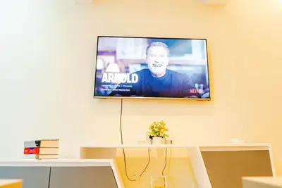 Image de Beach access, swimming pools, parking, gym, lifts, Wifi, Smart Tv, Netflix.