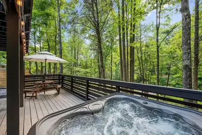 Image de 3br w/Hot Tub+Firepit*Fireplace* Privacy + Quiet!