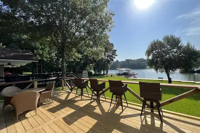 Image de Woodland Shore Bungalow