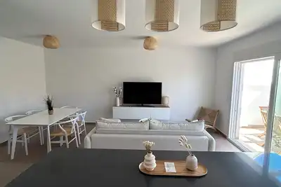 Image de Appartement Neuf avec Solarium à Lo Pagan, situé à 50 mètres de la mer!