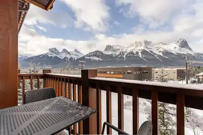 Image de Luxury Mountain View Condo - 2 King beds/Hot Tub/Pool
