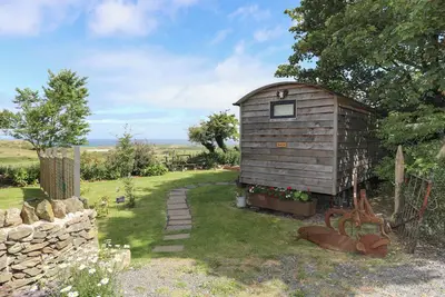 Image de Shepherd’S Stone, romantic, with hot tub in Llanfaethlu