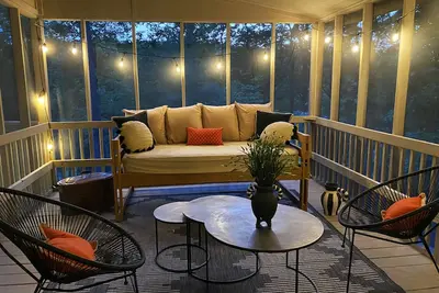 Image de Peaceful Pines, luxury 4-bed, mid-century cabin