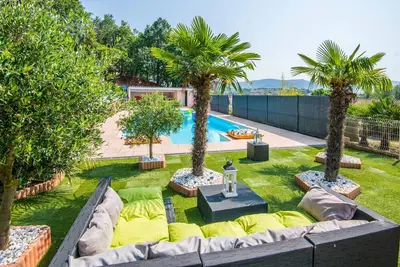 Image de Les Roses d’Angelina - Superbe maison avec piscine et jardin arboré