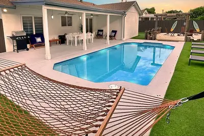 Image de Family Oasis: Pool, Art, Games, Relax!