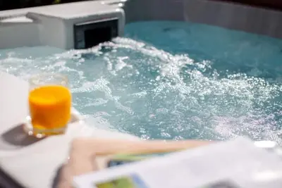 Image de Cornish Holiday Home - Bodannon\neco House Sleeps 8 With Private Hot tub