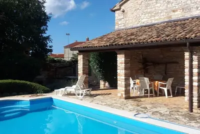Image de Traditional Istrian stone farmhouse with private pool. Secure & secluded garden.