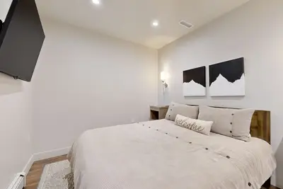 Image de Ski-in/ski-out suite on the second floor with pool, hot tubs, gym & sauna