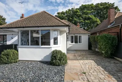Family Bungalow with huge kitchen | Parking