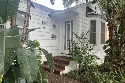 Image de Beautiful house in top location Grove Park, Miami with free parking.