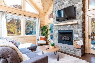 Image de Cozy Secluded Cabin: 2 Decks/2 Fireplaces/Hot Tub