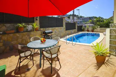 Image de Pins - Maison Jumelée avec Piscine Privée