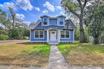 Image de Large Family Cottage near Main St Shops! Sleeps 9.