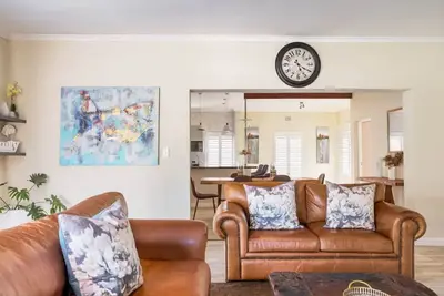 Image de Spacious 4 bedroom home with a pool, Picnic area\n