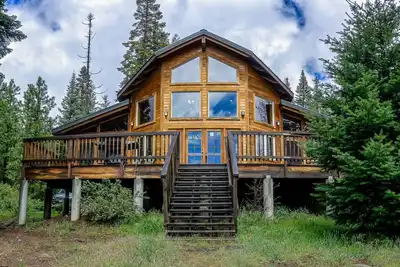 Image de Mayfield Gardens Cabin w/ Jacuzzi and Wood Stove at Green Springs Inn