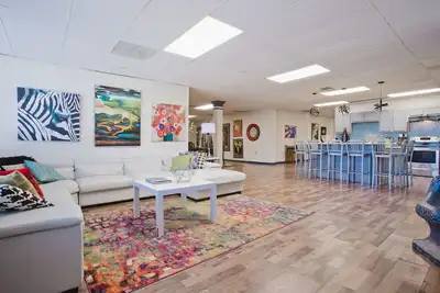 Image de Huge 5000 sqft condo with 10 beds