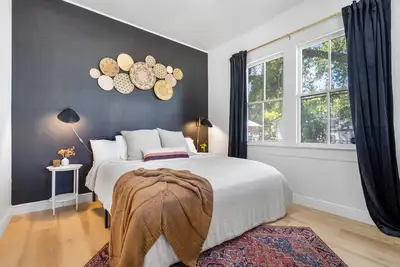 Image de Historic 1920s Ybor Bungalow 3 Beds 1 Bath Awesome Backyard! Pets Ok!