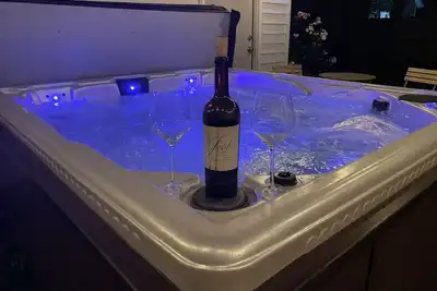 Image de New! Large & Luxurious-Oh City W-Hottub+Pooltable