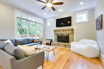 Image de Dog-Friendly Durham Home - Walk Downtown!