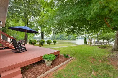 Image de Lakefront Lexington Vacation Rental w\/ Dock!