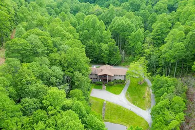 Image de Large Family Cabin with Game Room | Cherokee - Bryson City Nc