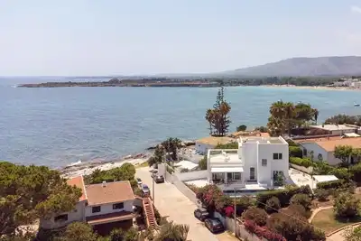 Image de Villa Iolande - Seafront villa with pool in Sicily