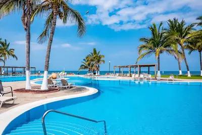 Image de Oceanfront condo with scenic balcony, updated interior, pool access, & gym