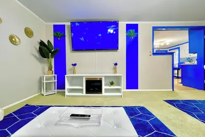 Image de Sapphire Haven: Peaceful 2br Upper Unit Retreat | Laundry, Parking, Safe Location • 8 Min to Airport